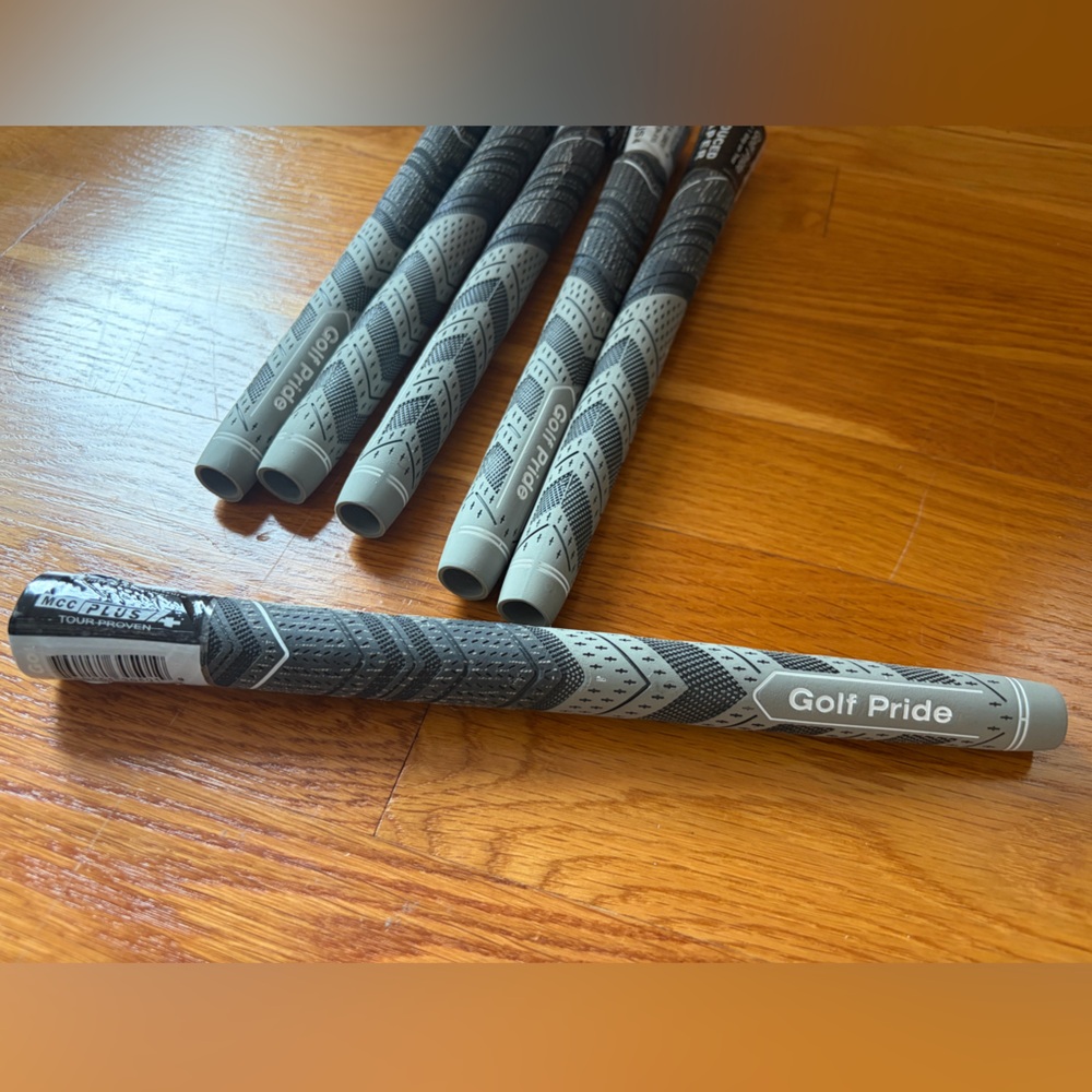 6 Golf Pride MCC Plus 4 Gray and Black Golf Grips Reduced Taper NEW